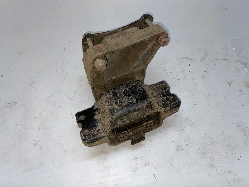 Подушка двигателя Volkswagen jetta 2010 1K2