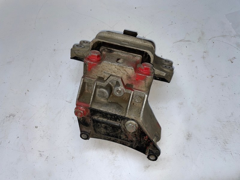 Подушка двигателя Volkswagen jetta 2010 1K2