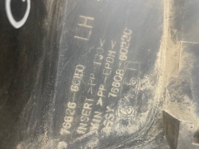 Брызговик Toyota Land Cruiser 2000 J100