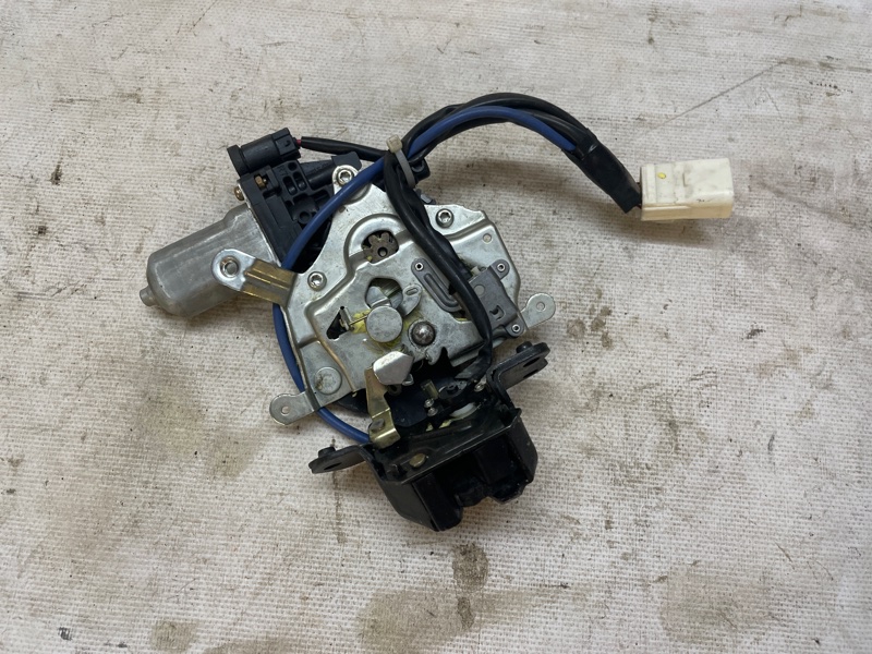 Замок багажника Lexus RX 330 2005 XU30