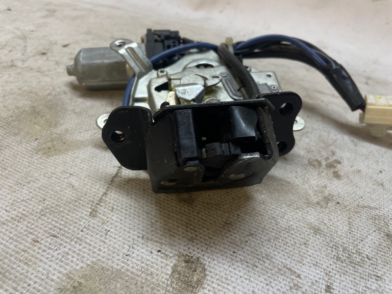 Замок багажника Lexus RX 330 2005 XU30