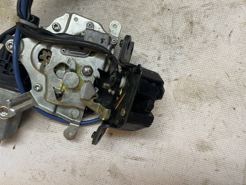 Замок багажника Lexus RX 330 2005 XU30