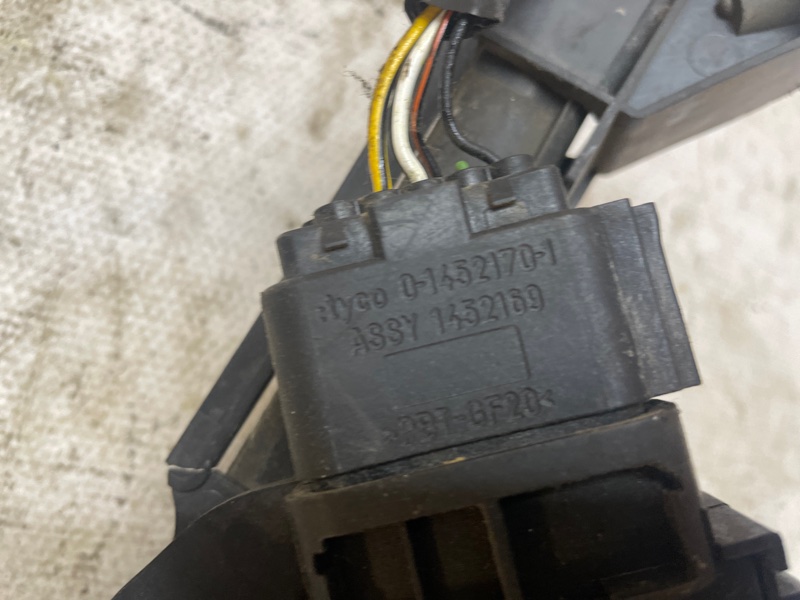 Замок двери Ford C-Max 2003-2010 C214