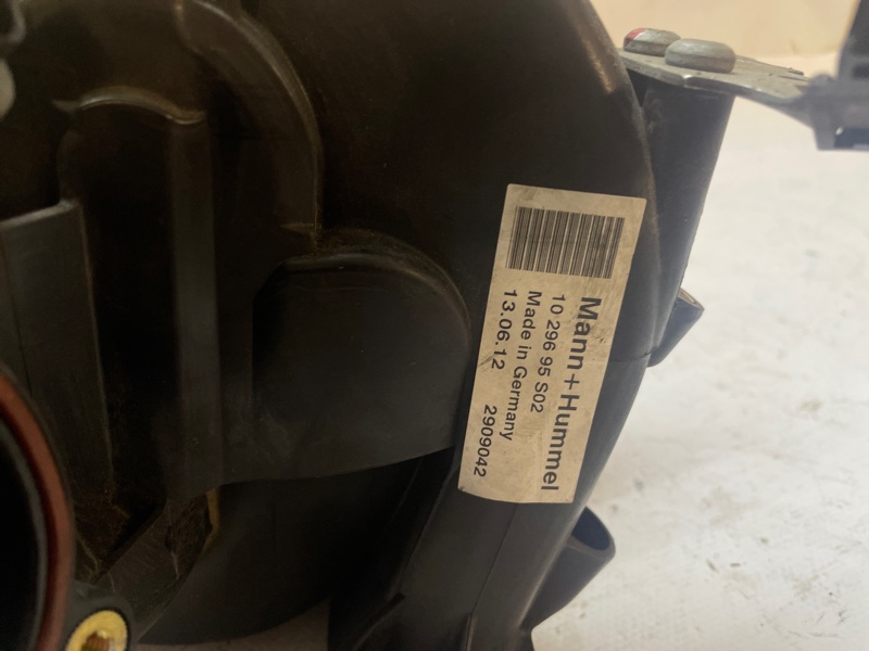 Впускной коллектор Chevrolet Cruze 2009-2015 J300