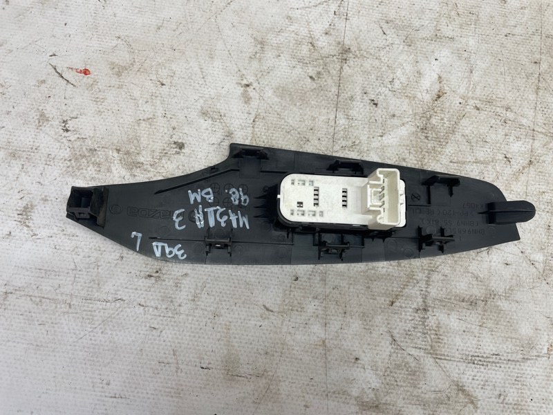 Кнопка стеклоподъемника Mazda Mazda 3 2013-2018 BM
