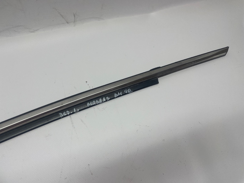 Молдинг стекла Mazda Mazda 3 2013-2018 BM