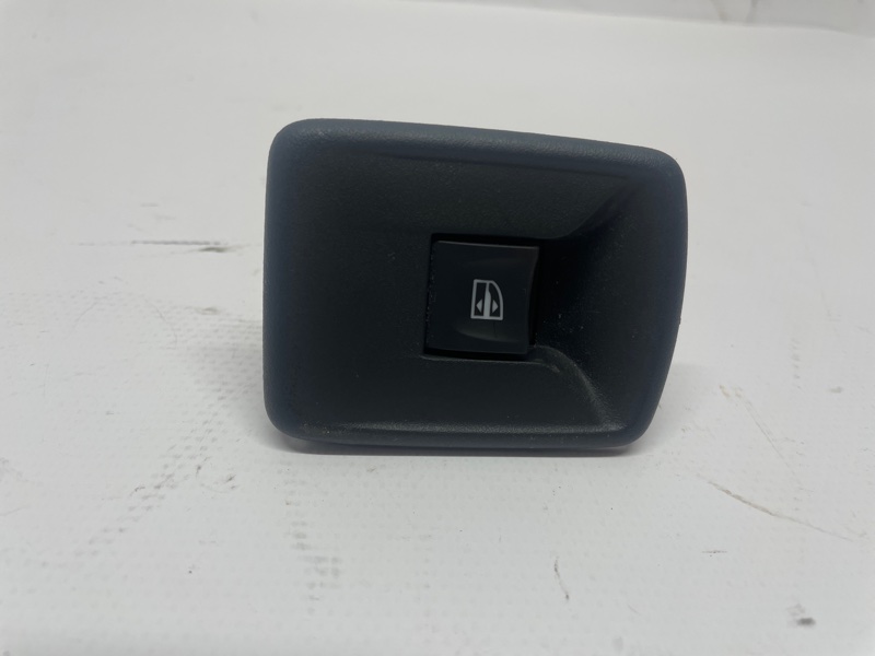 Кнопка стеклоподъемника Renault Logan 2018 L8
