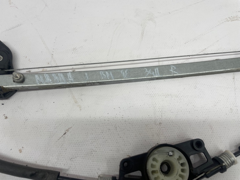 Стеклоподъемник Mazda Mazda 3 2013-2018 BM