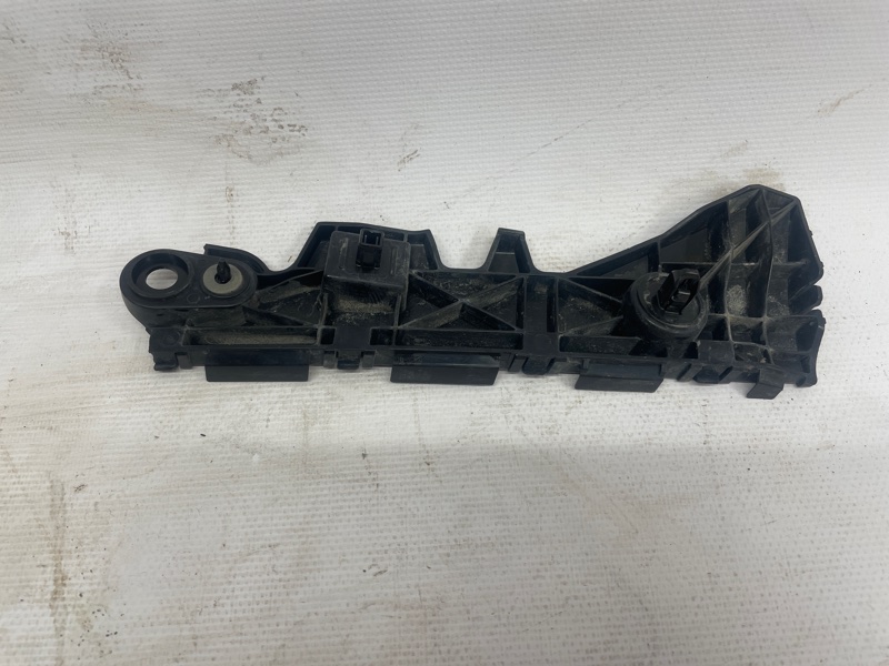 Кронштейн бампера Mazda Mazda 3 2013-2018 BM