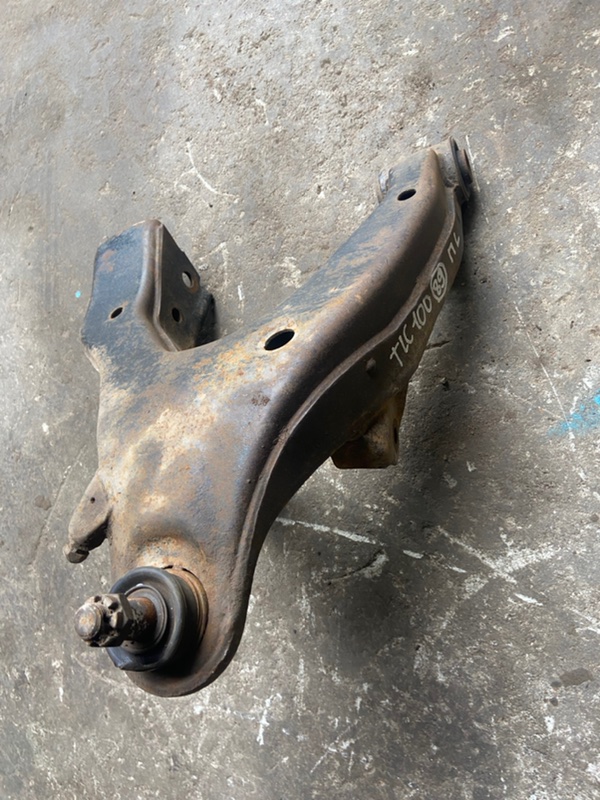Рычаг Toyota Land Cruiser 2000 J100