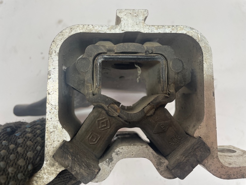 Подушка двигателя Renault Logan 2005-2014