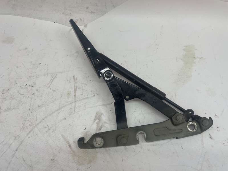 Петля багажника Audi A6 2004-2010 C6