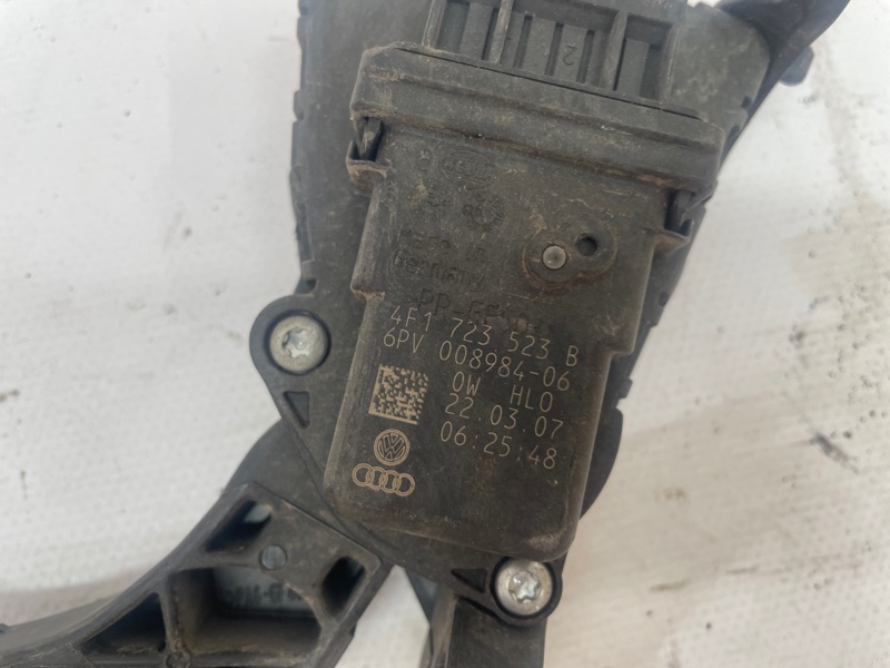 Педаль газа Audi A6 2004-2010 C6