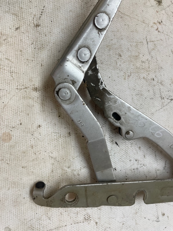 Петля багажника Audi A6 2004-2010 C6