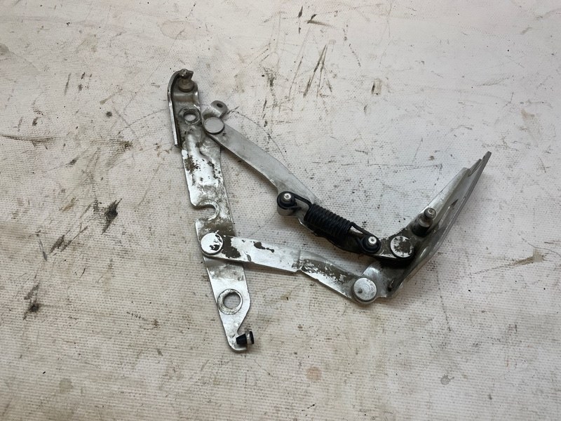 Петля багажника Audi A6 2004-2010 C6