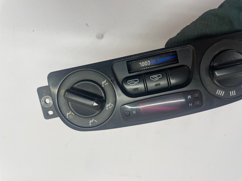 Блок управления климатом Kia Clarus 20000