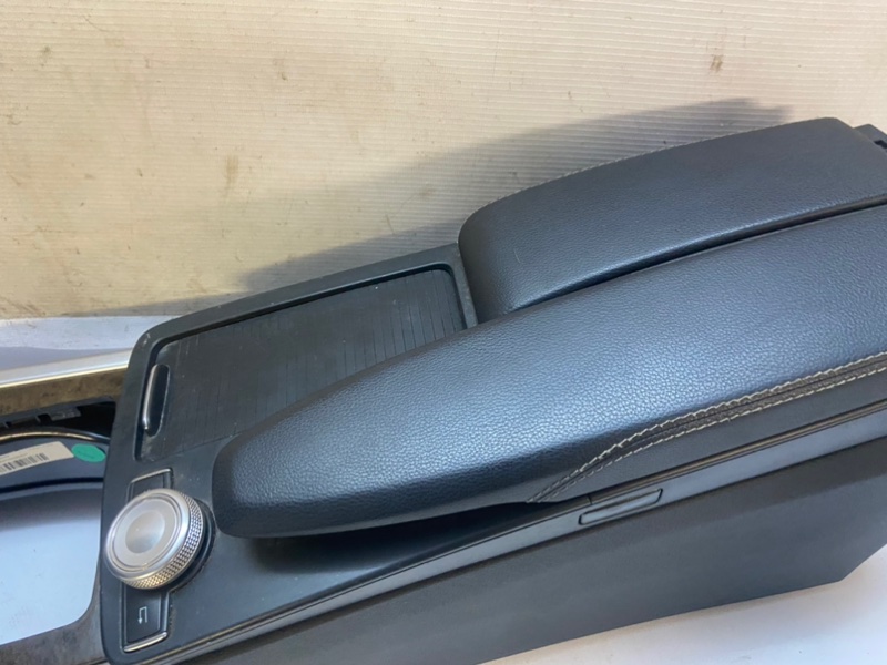 Консоль Mercedes-Benz E-Class 2011 W212