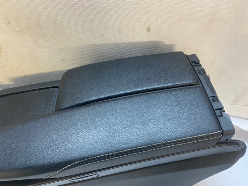 Консоль Mercedes-Benz E-Class 2011 W212