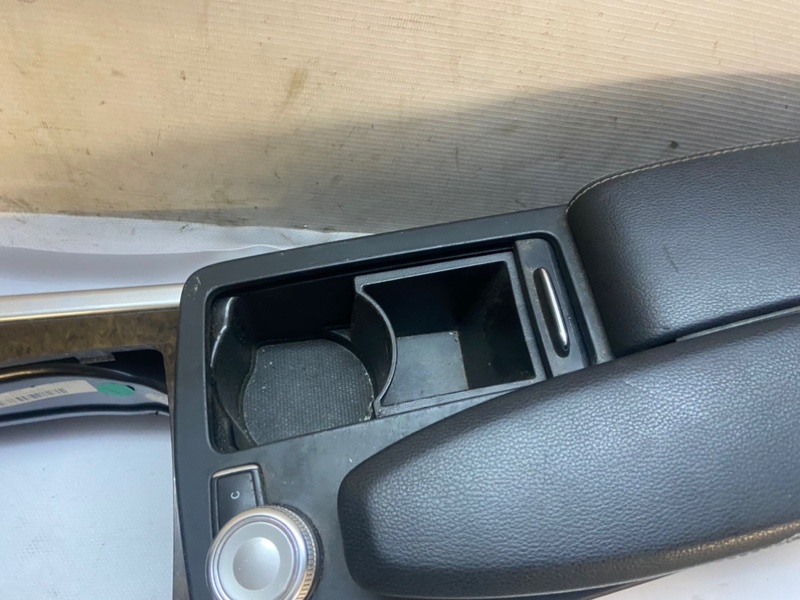 Консоль Mercedes-Benz E-Class 2011 W212