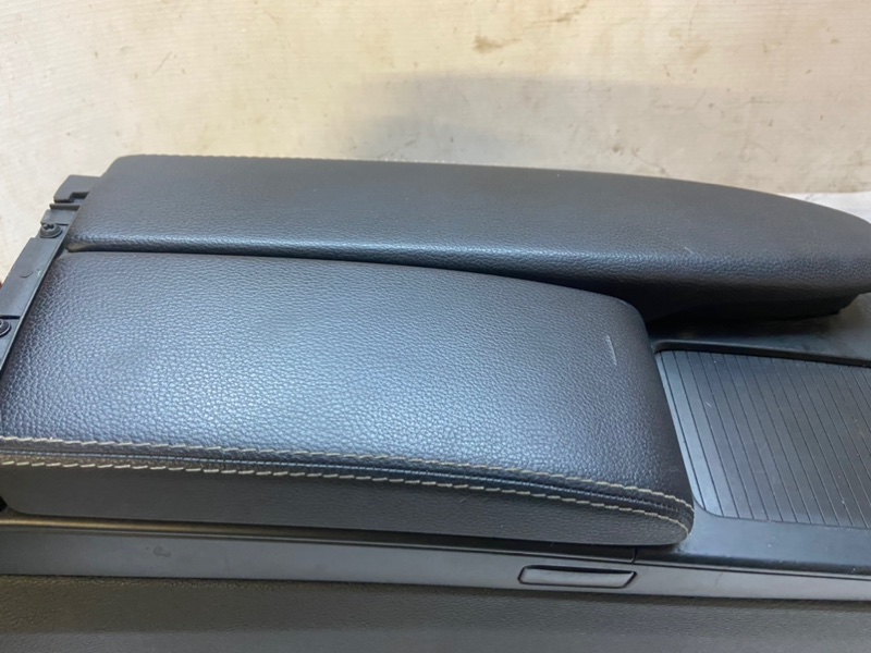 Консоль Mercedes-Benz E-Class 2011 W212
