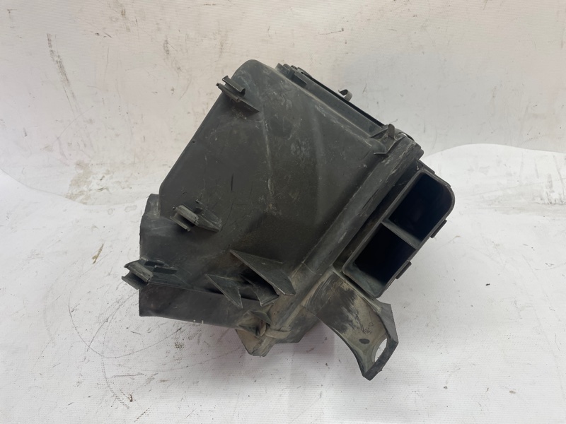 Корпус воздушного фильтра Audi A6 1997-2005 C5
