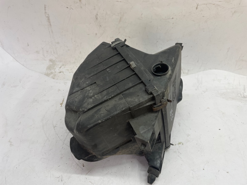 Корпус воздушного фильтра Audi A6 1997-2005 C5