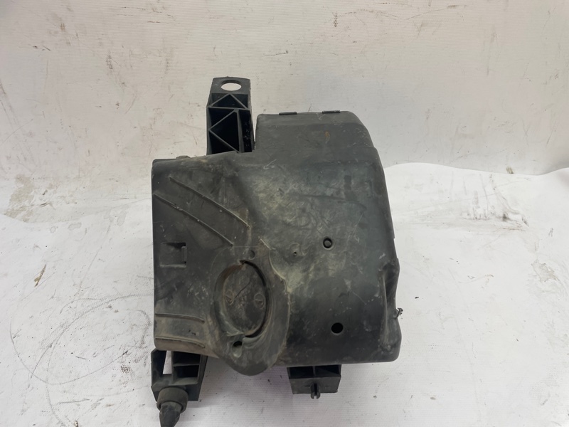 Корпус воздушного фильтра Audi A6 1997-2005 C5