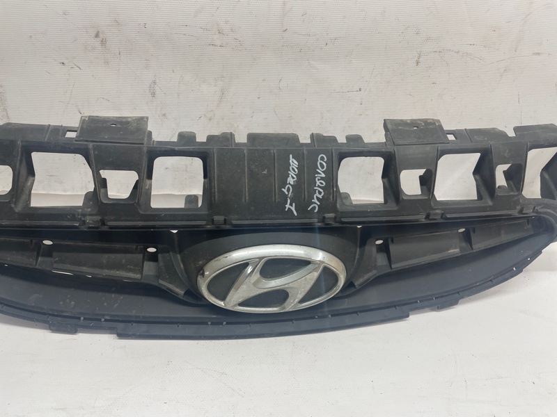 Решетка радиатора Hyundai Solaris 2010-2014 RB