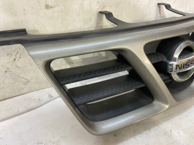 Решетка радиатора Nissan X-Trail 2002 NT30