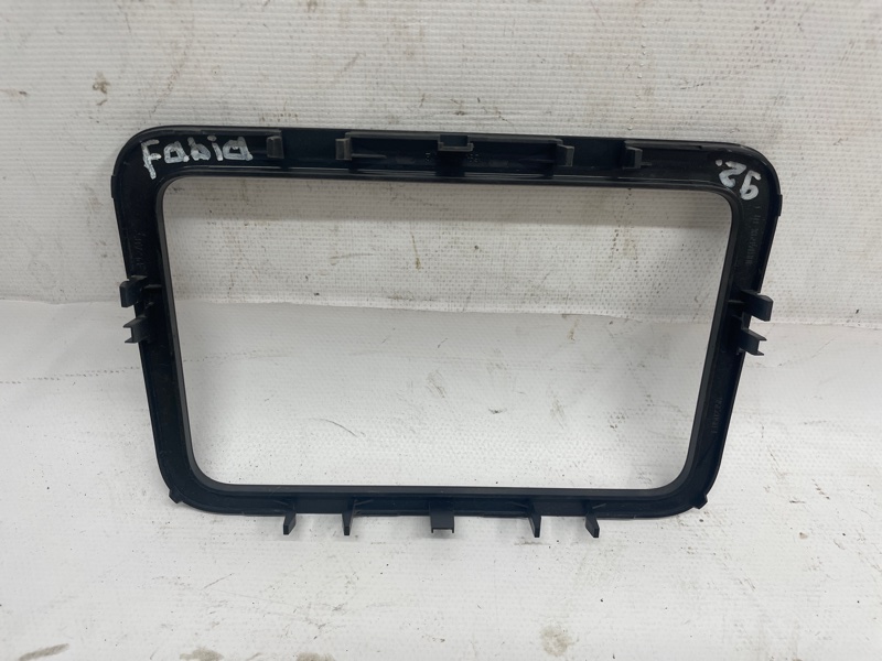 Рамка магнитолы SKODA Fabia 2013 5J2