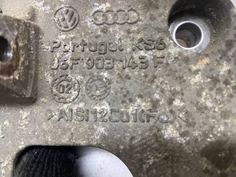 Кронштейн генератора Volkswagen Golf 2003-2010 1K1