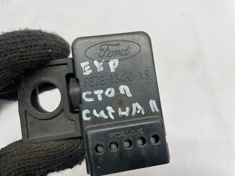 Реле Ford Expedition 1996-2002 UN93