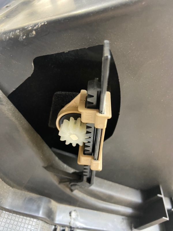 Бардачок Volkswagen Golf 2003-2010 1K1