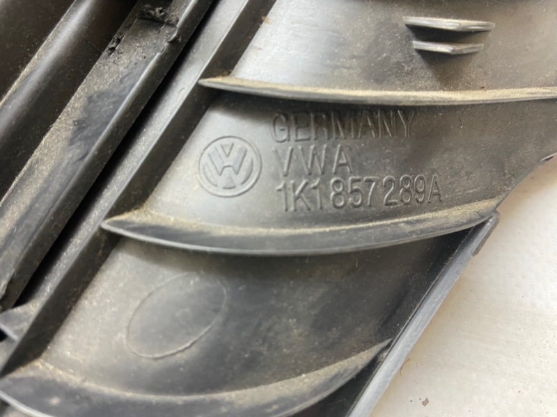 Бардачок Volkswagen Golf 2003-2010 1K1
