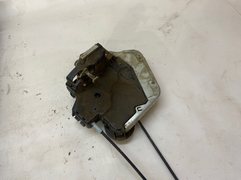 Замок двери Toyota Land Cruiser 200 2008 Внедорожник