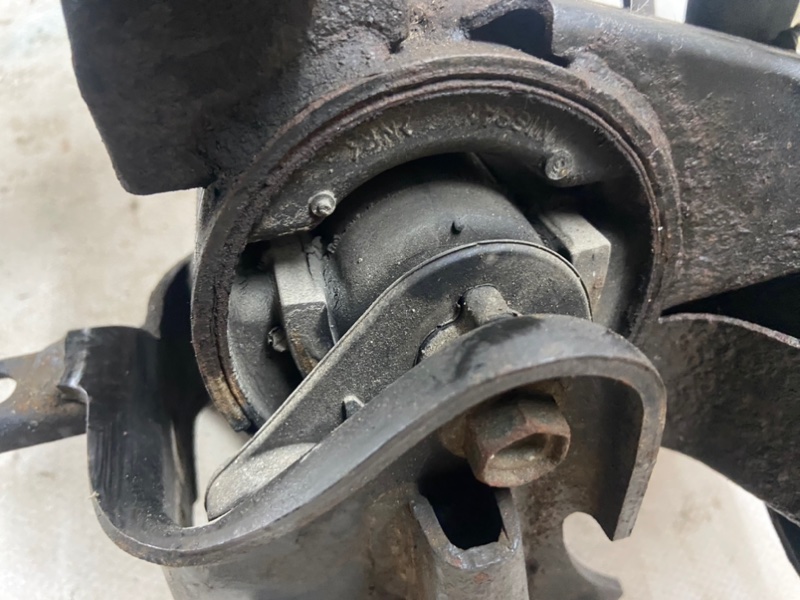 Подушка двигателя Nissan X-Trail 2002 NT30