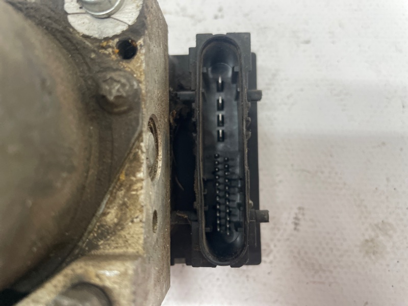 Блок ABS Toyota Auris 2006-2012 E15