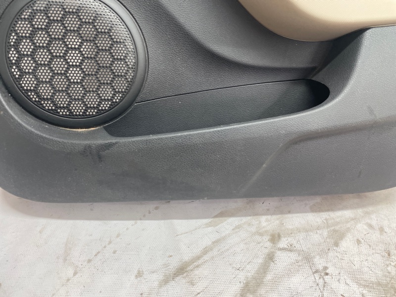 Обшивка двери Renault Logan 2018 L8