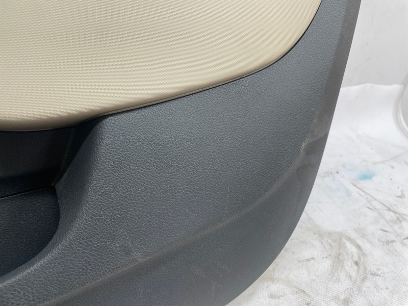 Обшивка двери Renault Logan 2018 L8