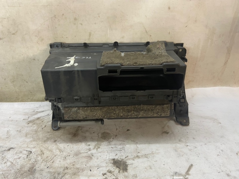 Бардачок Toyota Land Cruiser 200 2008 Внедорожник
