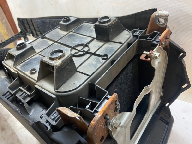 Подлокотник Toyota Land Cruiser 200 2008 Внедорожник