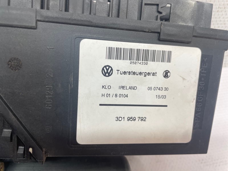 Моторчик стеклоподъемника Volkswagen Touareg 2003 7L