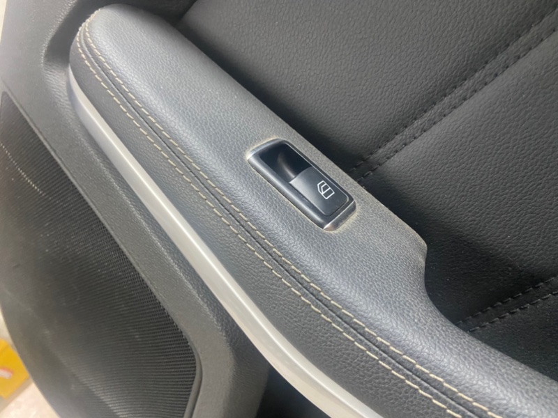 Обшивка двери Mercedes-Benz E-Class 2011 W212