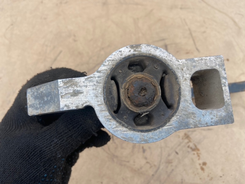 Рычаг Volkswagen Golf 2003-2010 1K1