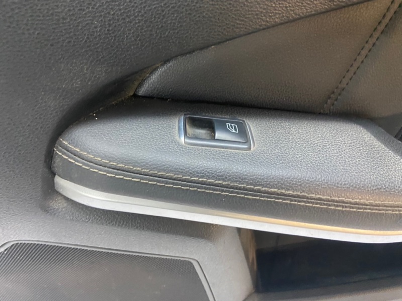 Обшивка двери Mercedes-Benz E-Class 2011 W212