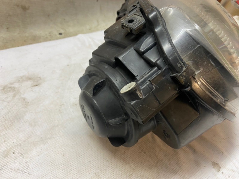 Фара Volkswagen Golf 2003-2010 1K1