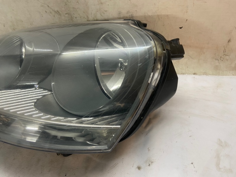 Фара Volkswagen Golf 2003-2010 1K1