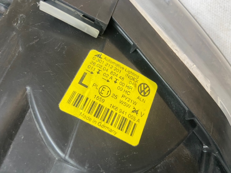 Фара Volkswagen Golf 2003-2010 1K1