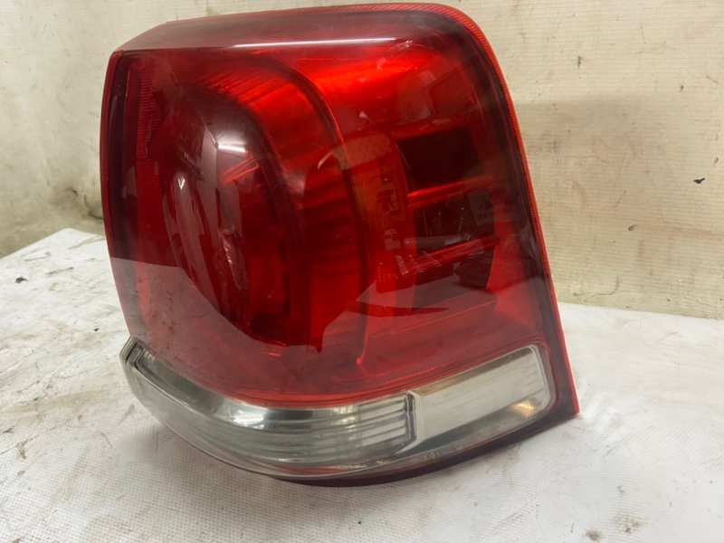 Фонарь Toyota Land Cruiser 200 2008 Внедорожник