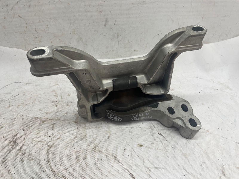 Подушка двигателя Mazda Mazda 3 2020 BP